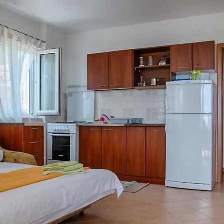 Sveta Nedilja 14086b 아파트