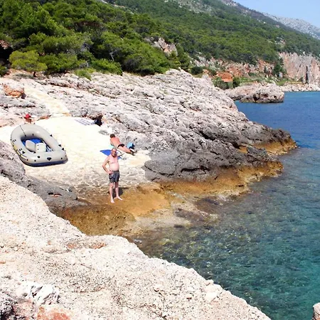 Sveta Nedilja 14086b Jelsa (Hvar)