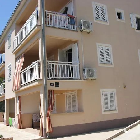 Sveta Nedilja 14086b Apartmán *